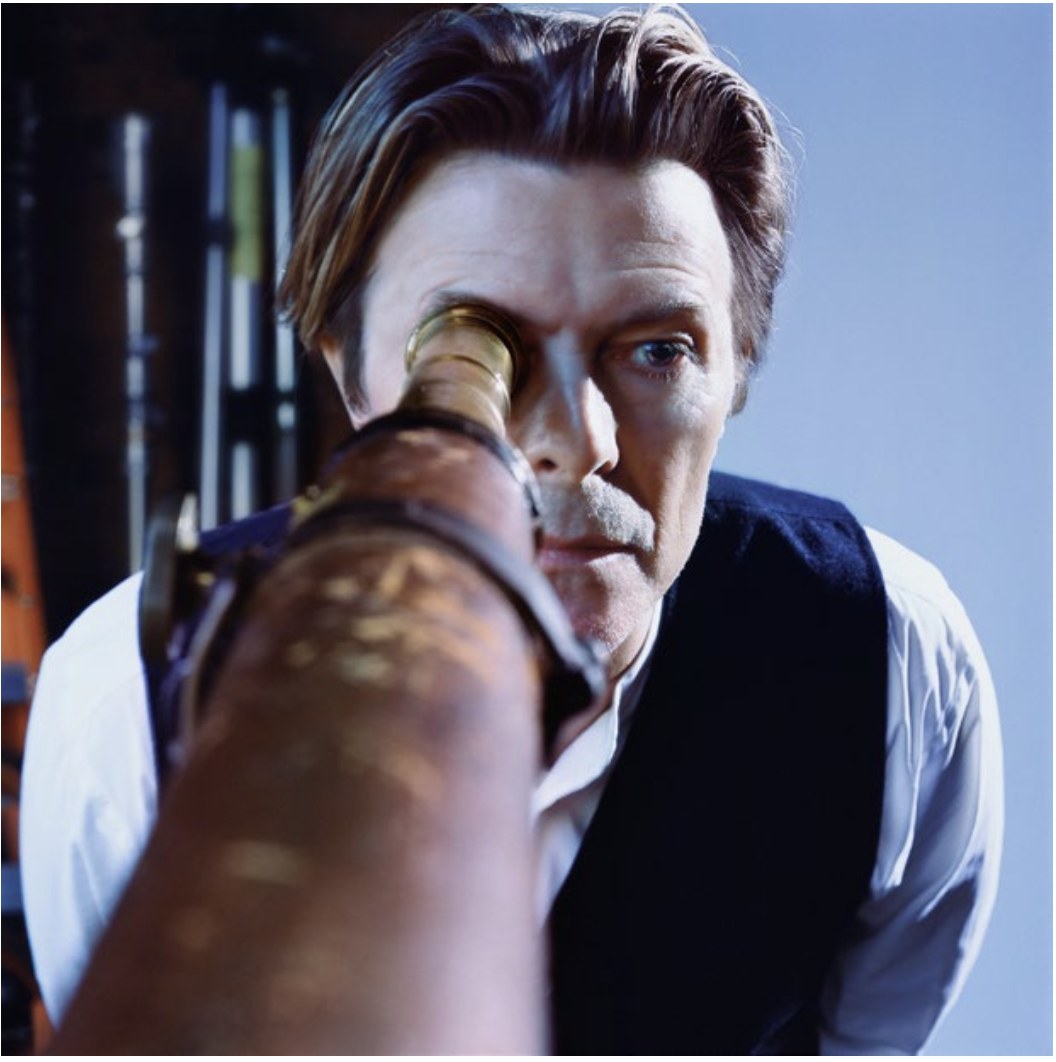 David Bowie : Seeing you from afar (medium)